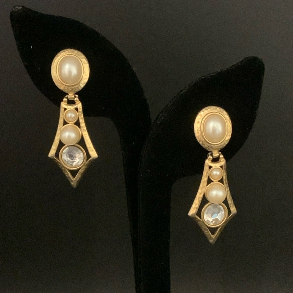 Vintage signed TAT faux pearl gold rhinestone earrings and brooch set - Classy!